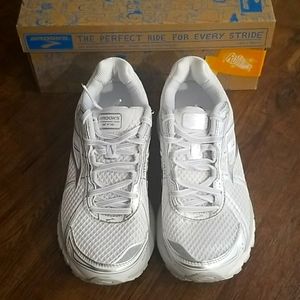 Brooks all white never worn shoes